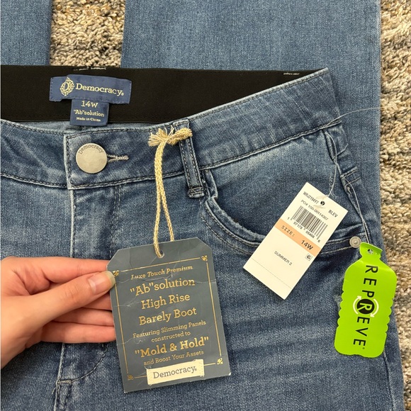 Democracy High Rise Barely Bootcut Jeans Sz 14W NWT | Democracy Bootcut Jeans * - Picture 5 of 12